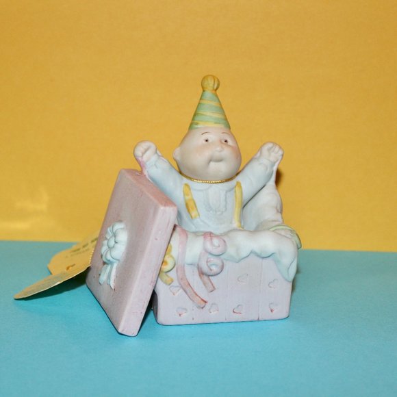 Vintage Porcelain Cabbage Patch Kid in Birthday Present - A Special Gift - 1985 - Picture 1 of 6